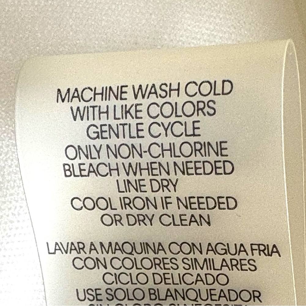 Calvin Klein White Smocked Dress with Silver Metallic Accents. Women’s Size 8 - Picture 11 of 11